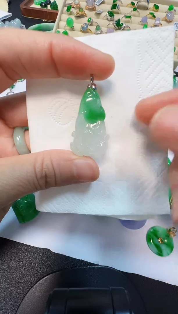 吊坠(不含链)18K金镶嵌翡翠800