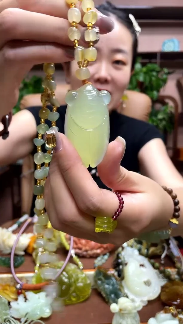 未镶嵌岫玉吊坠·