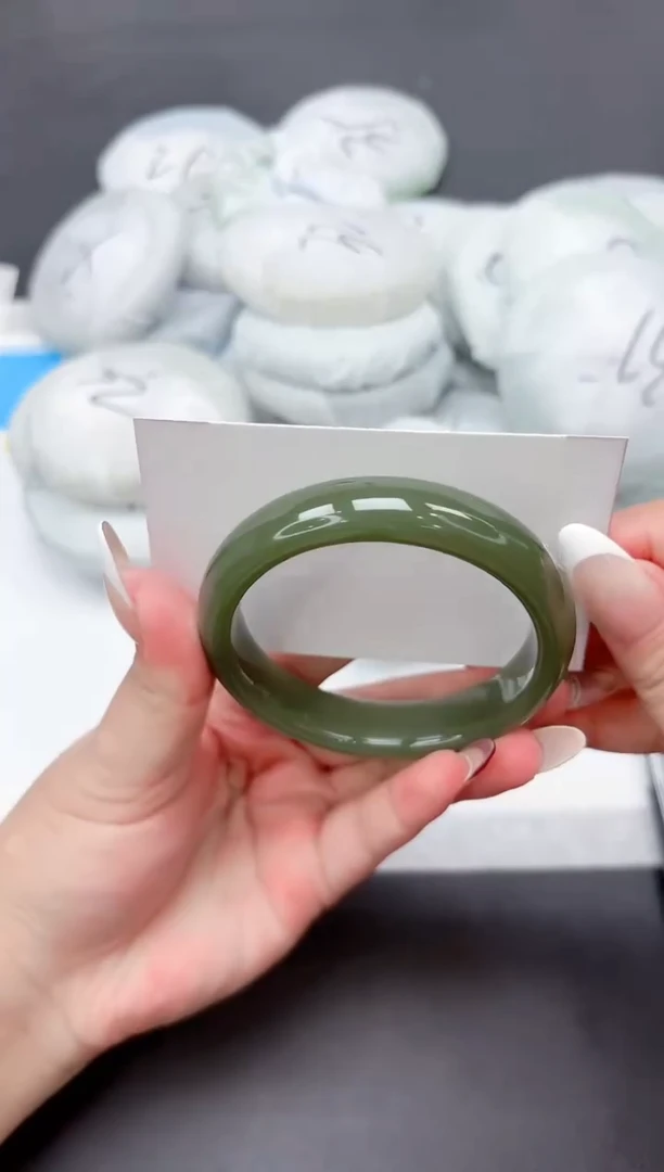 未镶嵌手镯石英质玉127-57.8