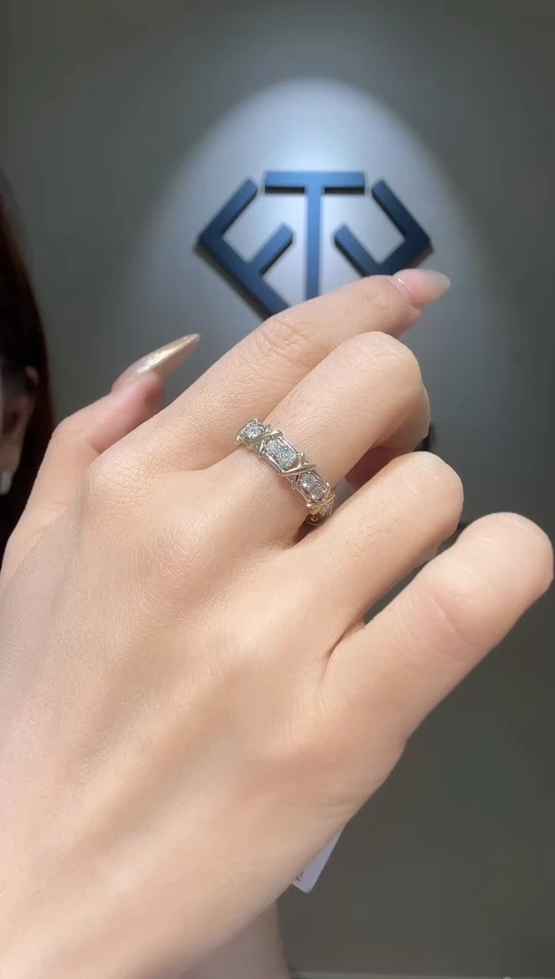 18K金镶嵌戒指/指环钻石R866918 时尚交叉力量排戒9-19# 多样性