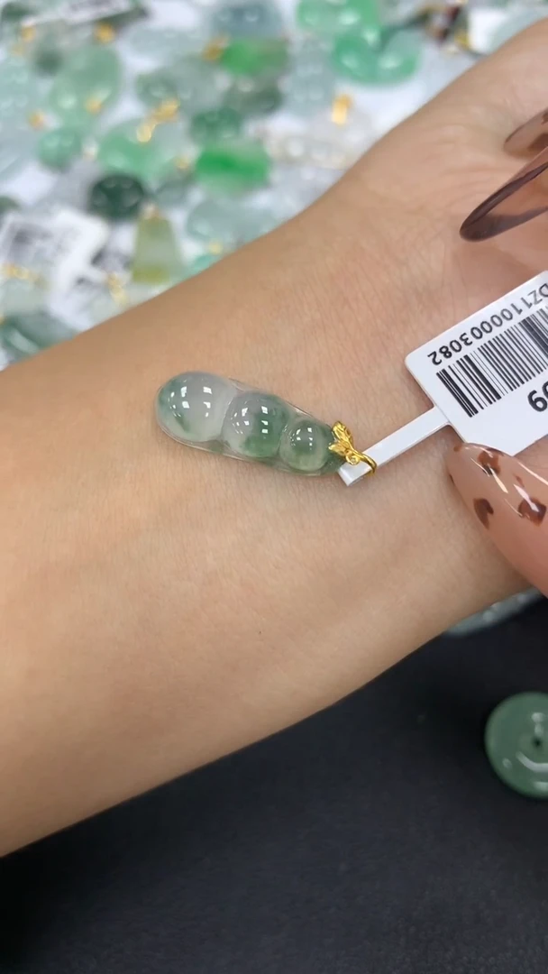 颈饰18K金镶嵌翡翠a货假一赔三支持复检百元上9元证书费自理