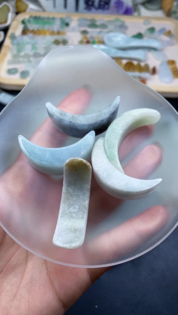 【闪购商品】翡翠颈饰未镶嵌缅甸天然翡翠边角5颗月弯弯86