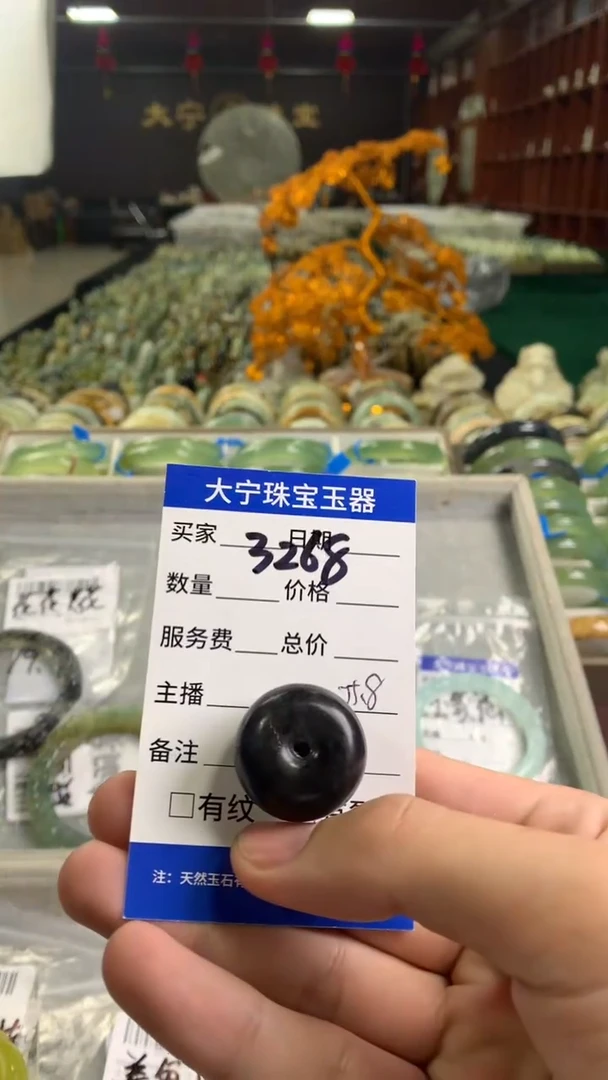 未镶嵌蛇纹石玉颈饰养***猪3268