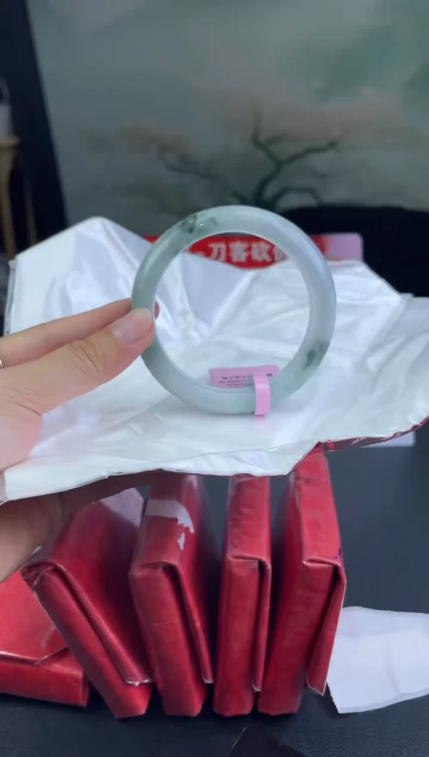 翡翠手镯未镶嵌4翡翠手镯（微瑕）