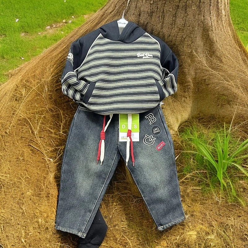 新疆包邮男童装套装牛仔裤卫衣套装