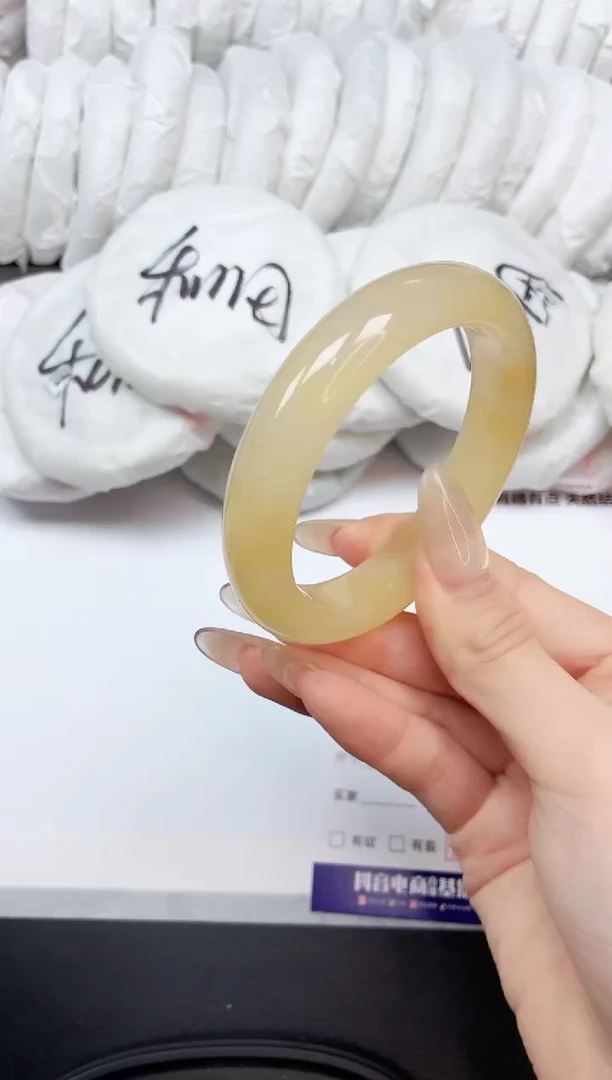 石英质玉手镯未镶嵌10K36-57