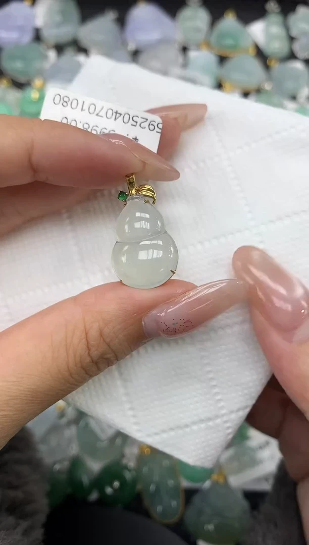颈饰18K金镶嵌翡翠1111111111