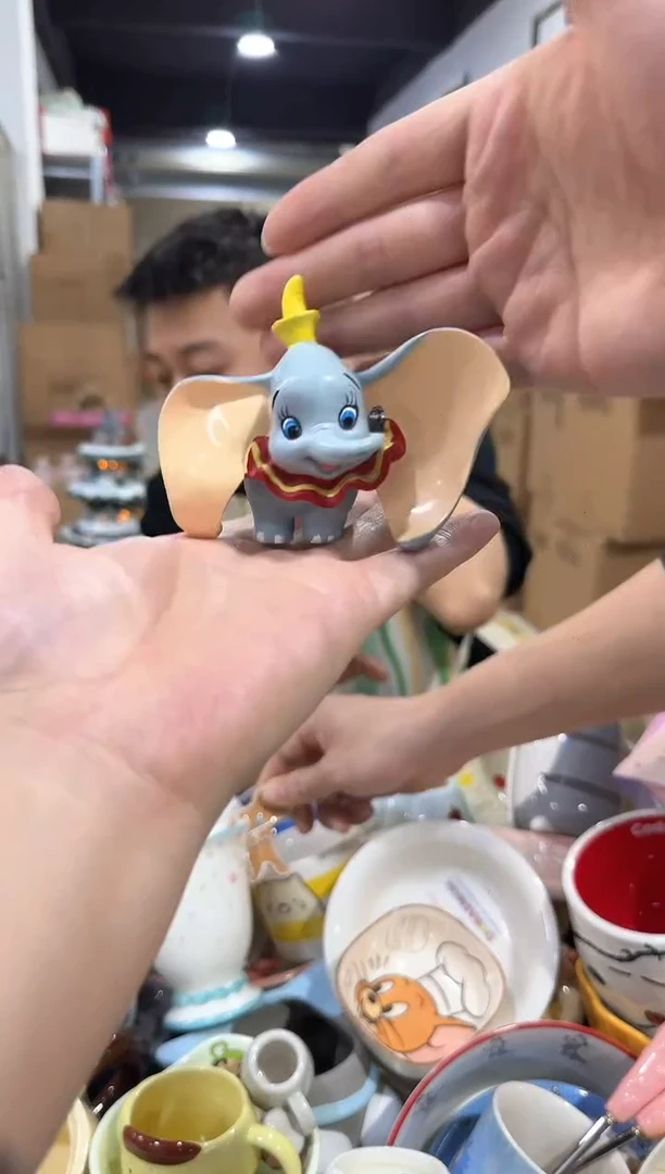 瓷片小飞象摆件 树脂