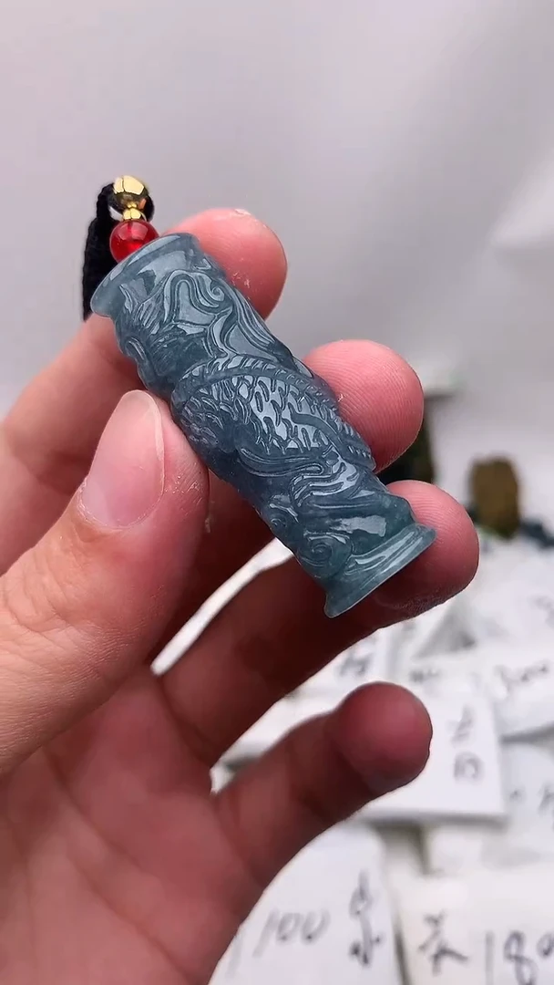 颈饰未镶嵌翡翠龙柱