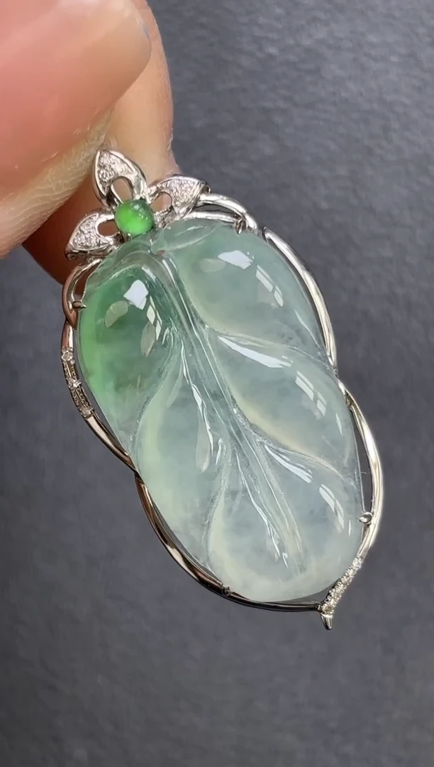 颈饰18K金镶嵌翡翠叶子