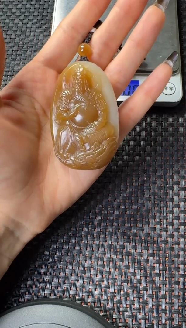 吊坠(赠链)未镶嵌和田玉且末金山糖白吊坠