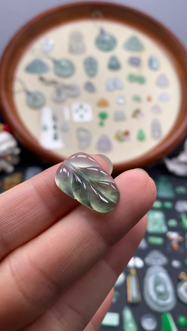 颈饰未镶嵌翡翠冰飘緑叶子/芬