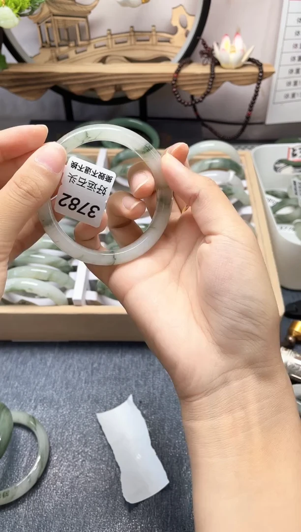 未镶嵌手镯石英质玉3782