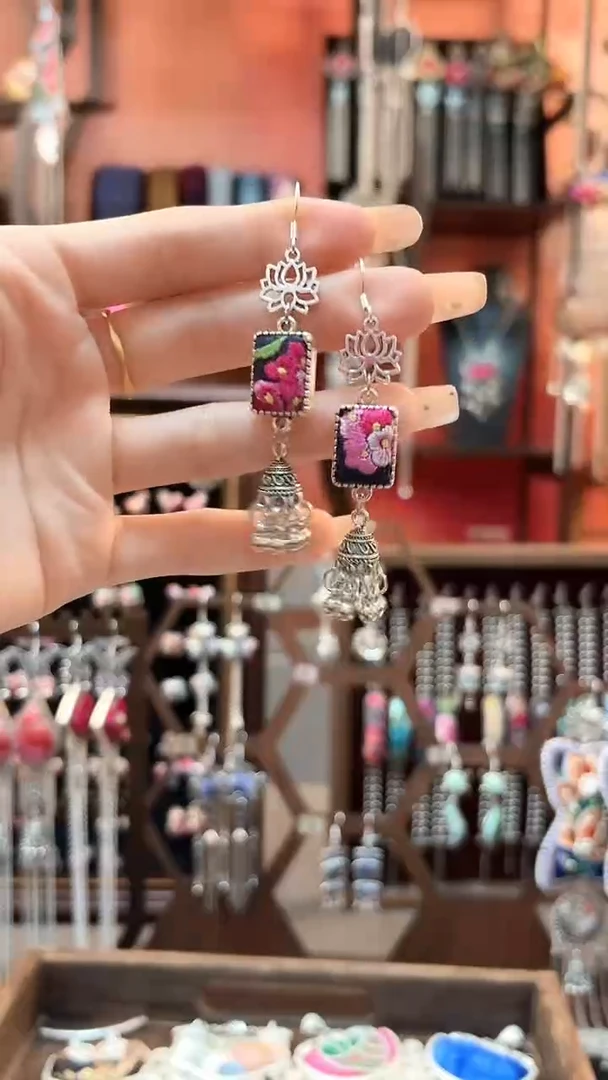 织绣云织谣民族风精美饰品   218