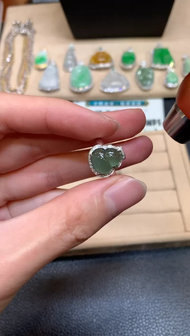 【闪购商品】翡翠戒指18K金镶嵌葫芦【无服务费】