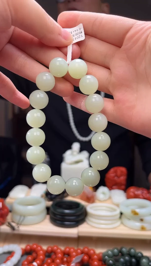 颈饰未镶嵌和田玉手串