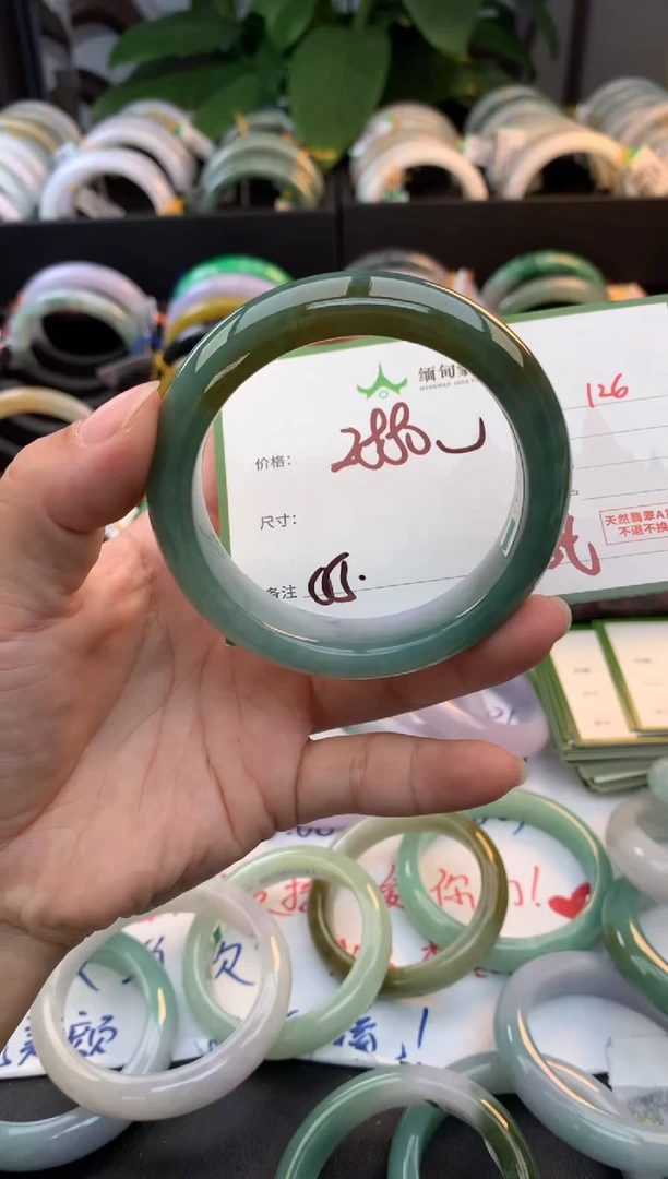 未镶嵌定制翡翠玲毛货需精细抛光+多人