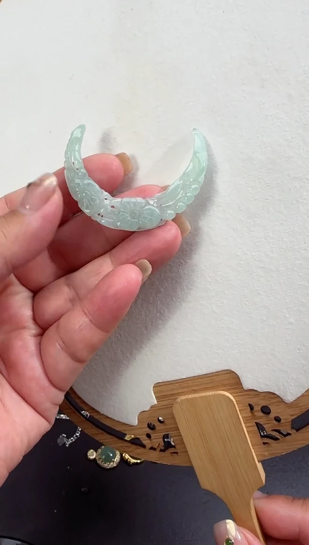 翡翠未镶嵌颈饰吊坠