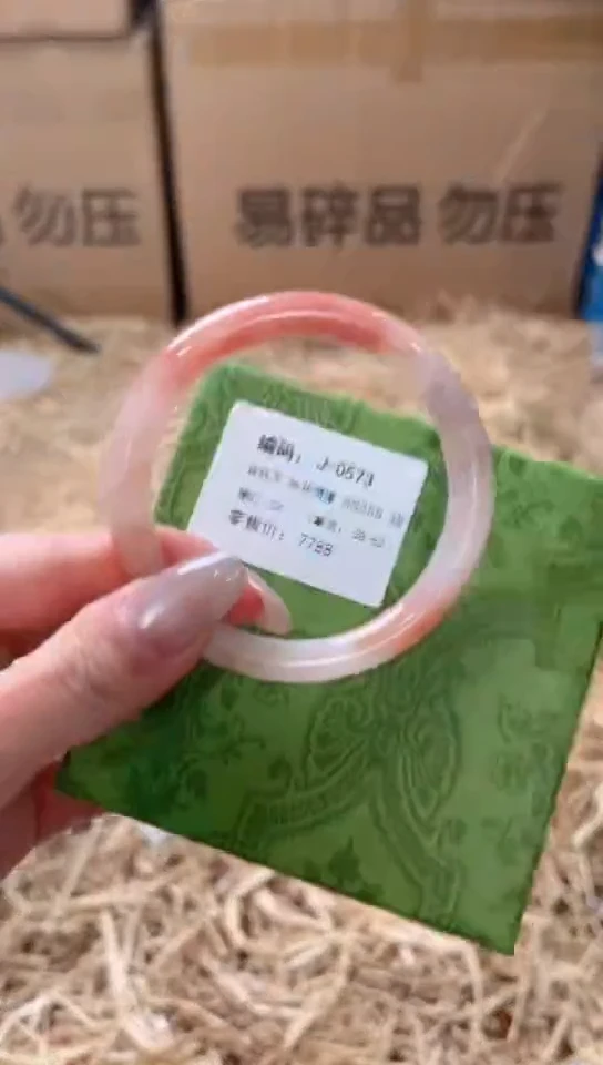 未镶嵌手镯石英质玉J-0573