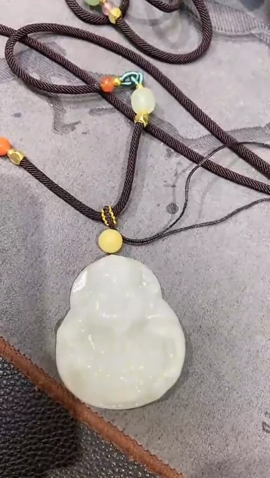 颈饰未镶嵌翡翠效*?翡翠