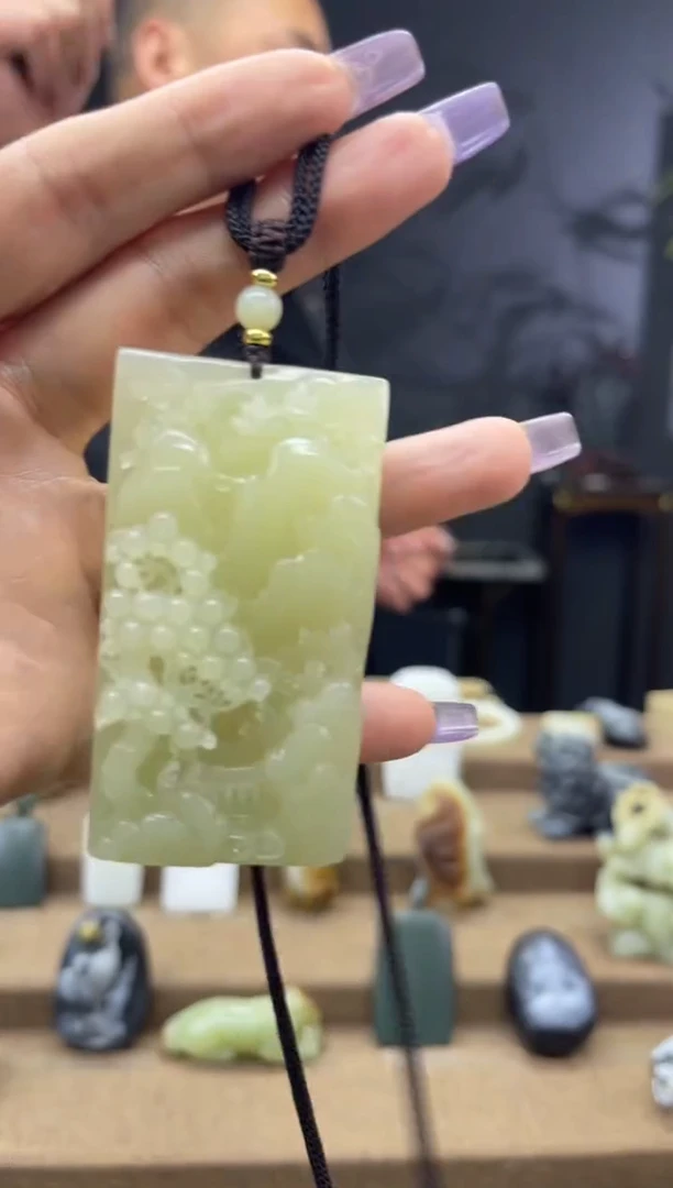 颈饰未镶嵌和田玉1