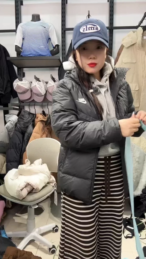 2310  闪购编码  运动卫衣裤以直播间过款为准 尺码  ·  S