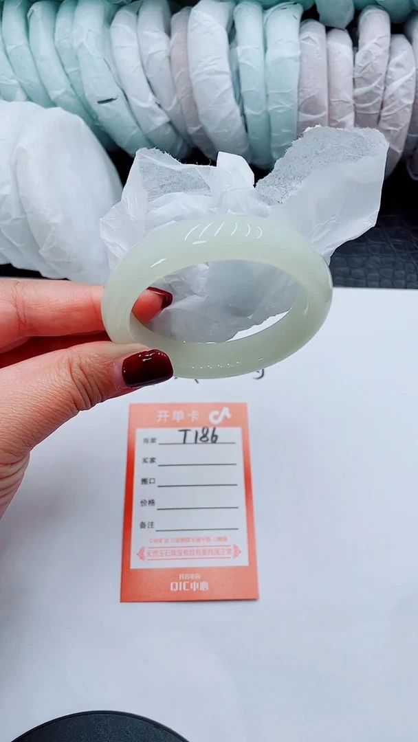 【闪购商品】石英质玉手镯未镶嵌T186-55-54