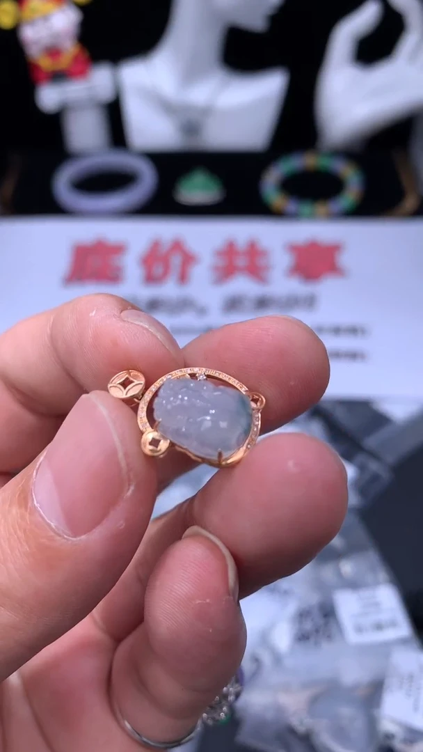 颈饰18K金镶嵌翡翠48小时鉴赏期 退货不扣服务费