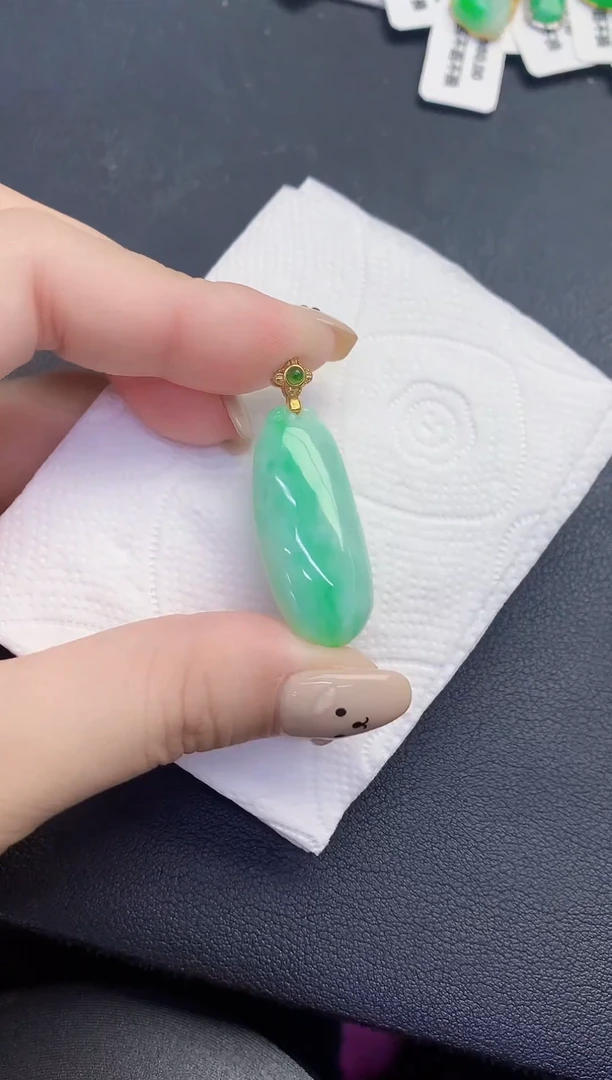 颈饰未镶嵌翡翠缅甸天然翡翠A货