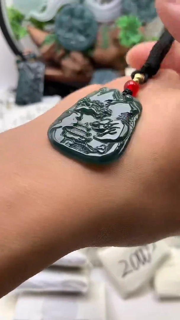 翡翠未镶嵌颈饰山水牌
