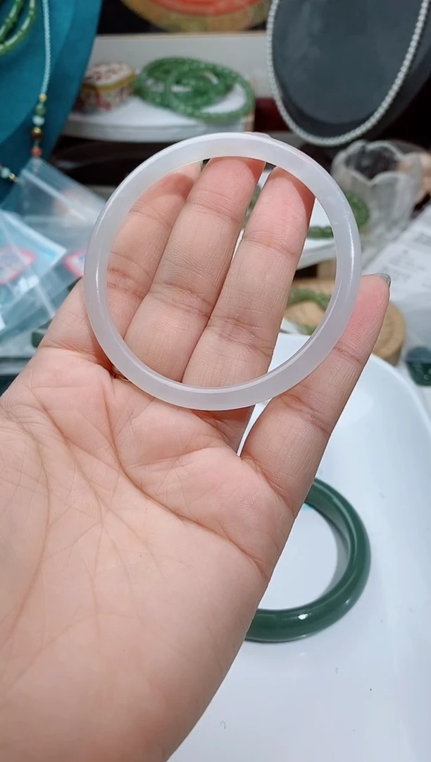 和田玉手镯未镶嵌130一个沛珊