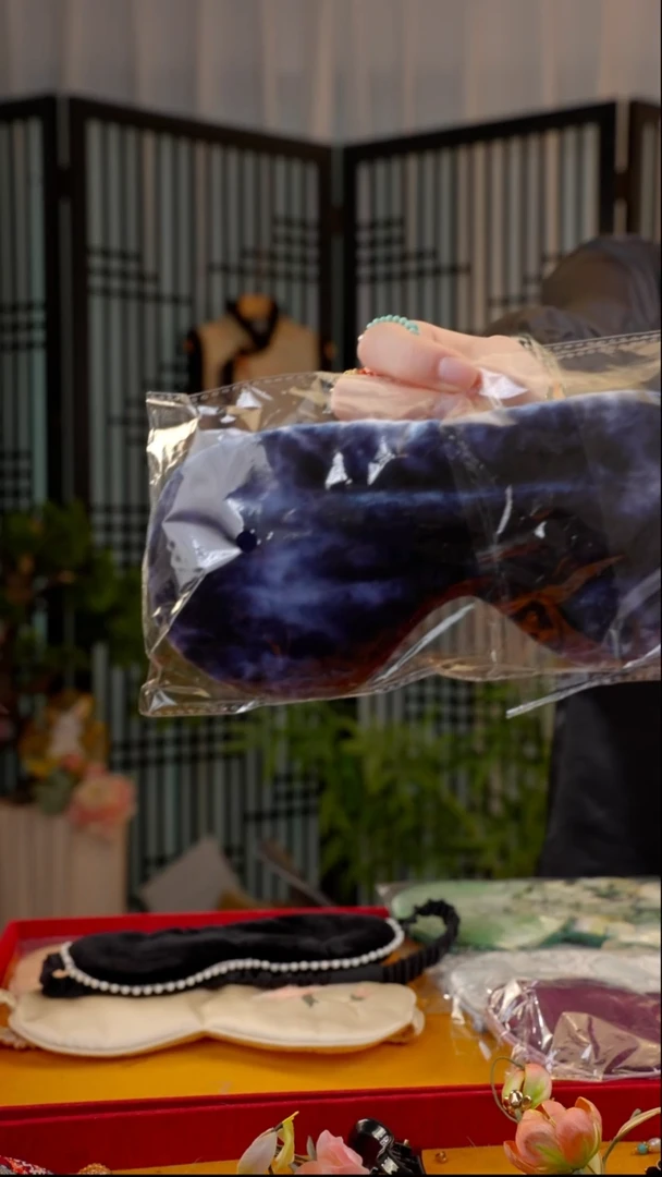 刺绣长*非遗苏绣绒花
