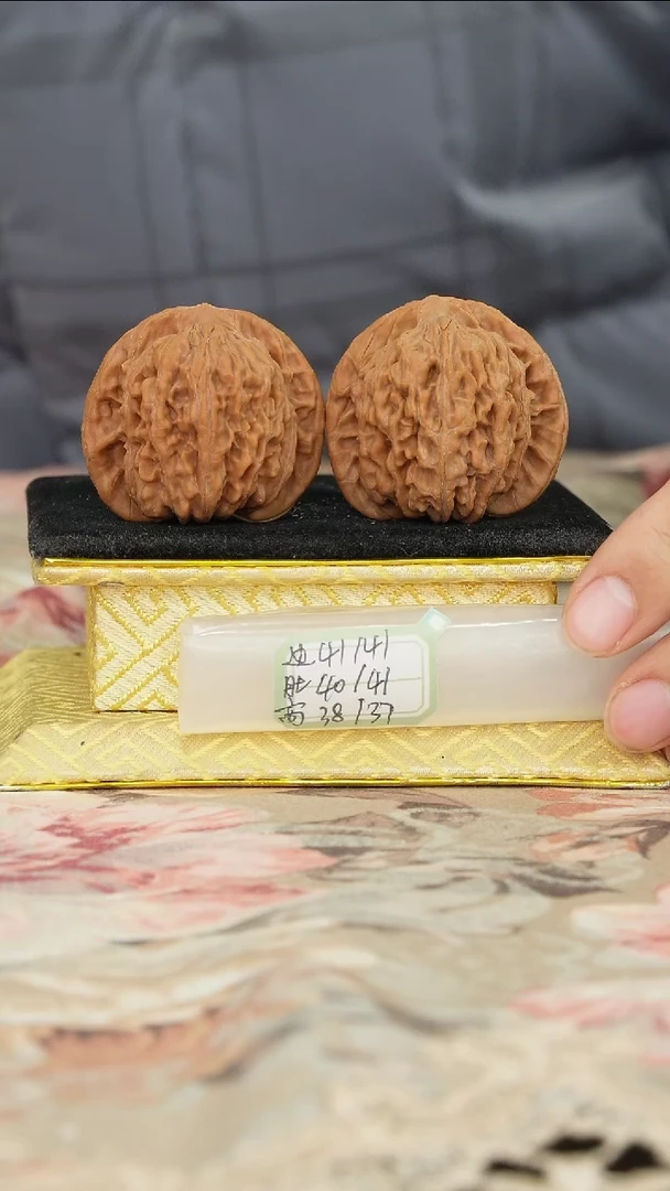 【闪购商品】文玩核桃把件一代楼