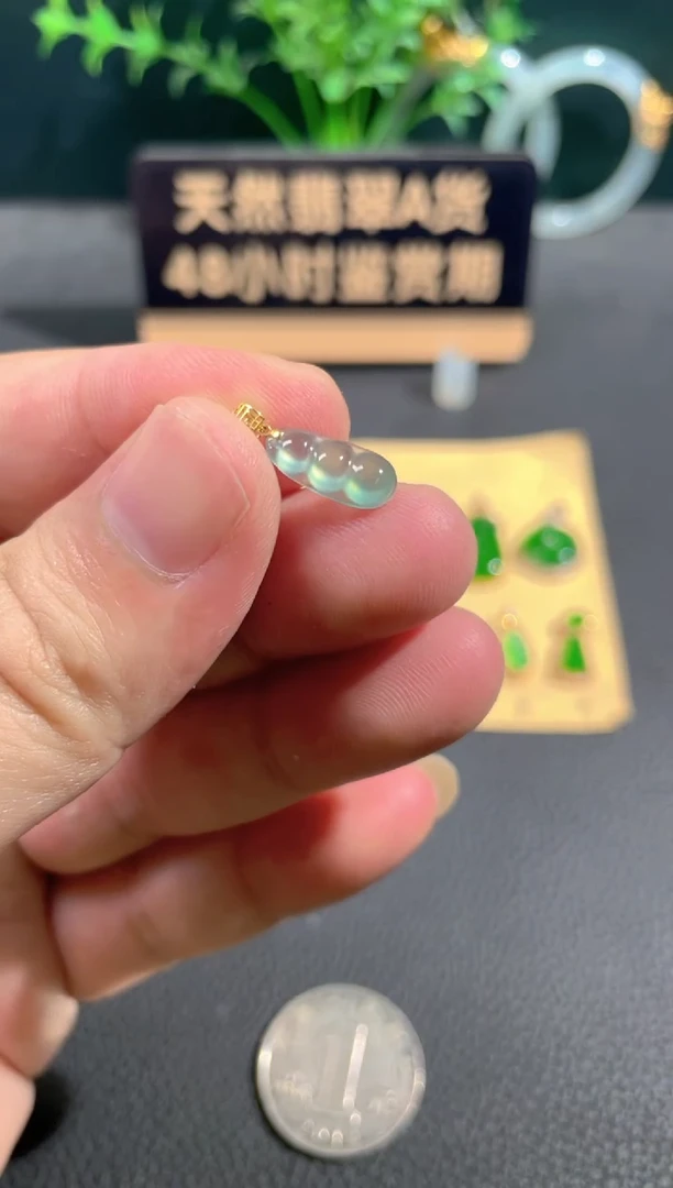 翡翠18K金镶嵌颈饰翡翠