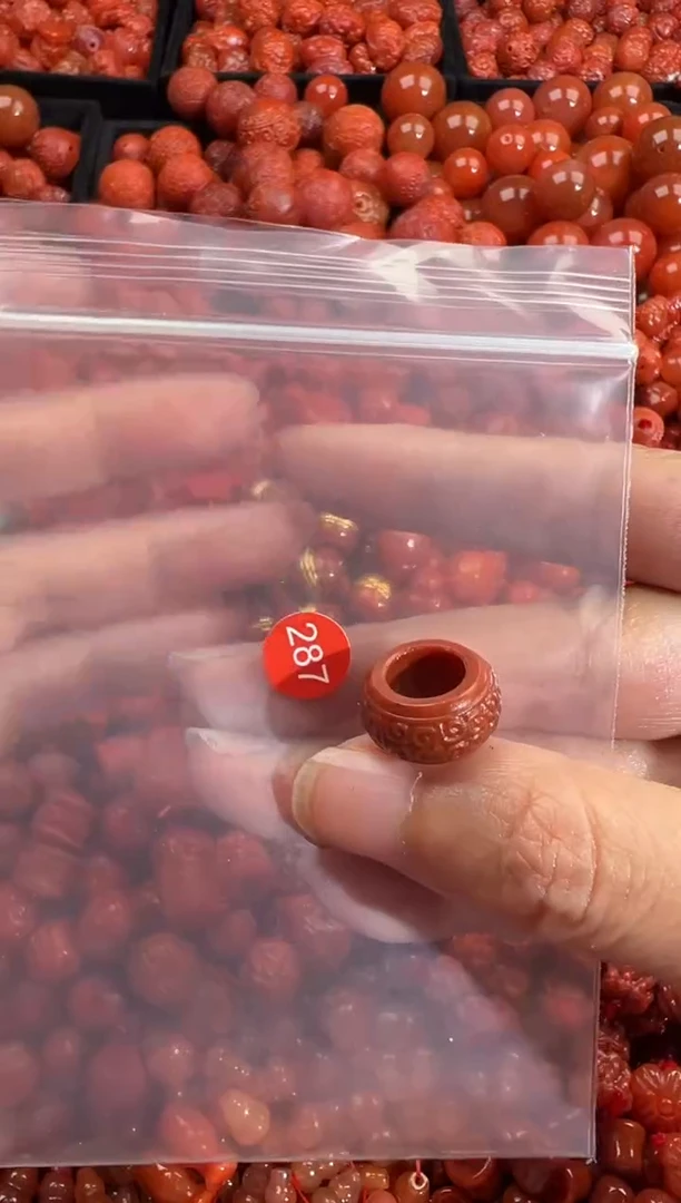 南红玛瑙未镶嵌颈饰1