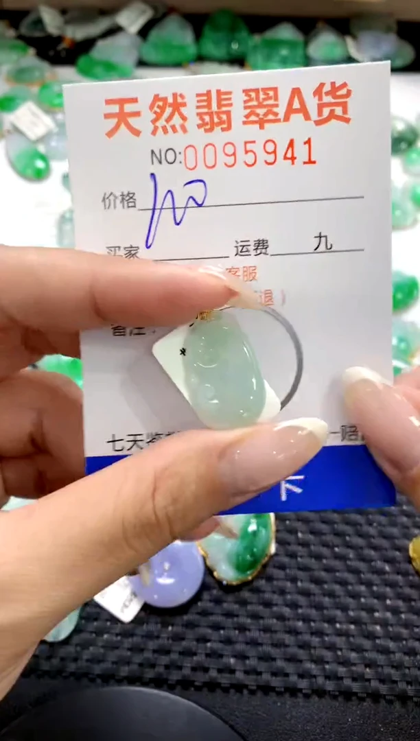 翡翠18K金镶嵌颈饰1111111111111111