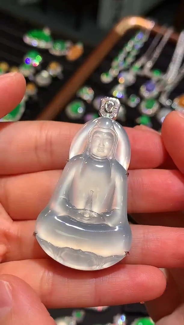 吊坠(赠链)18K金镶嵌翡翠玻璃种茅台白素衣观音吊坠
