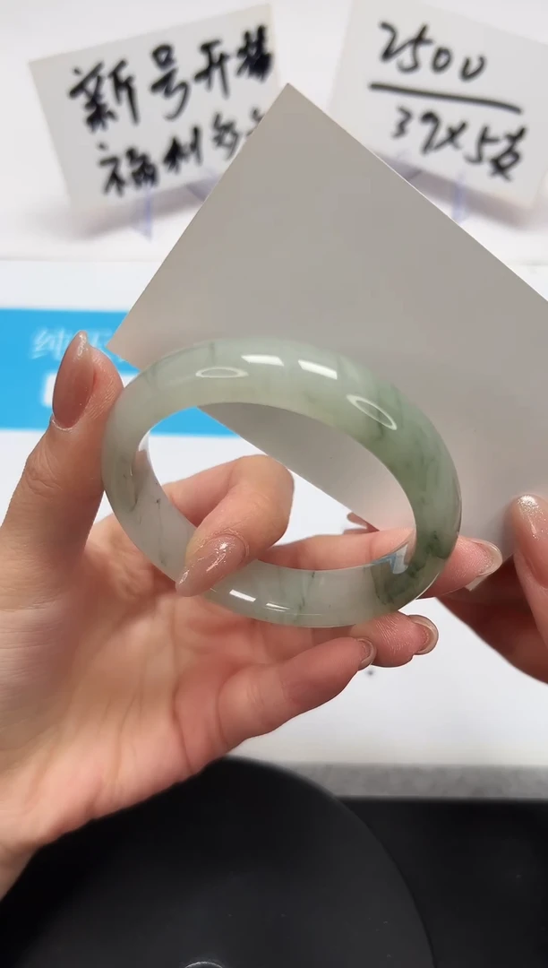 【闪购商品】石英质玉手镯未镶嵌A63-53-54.2