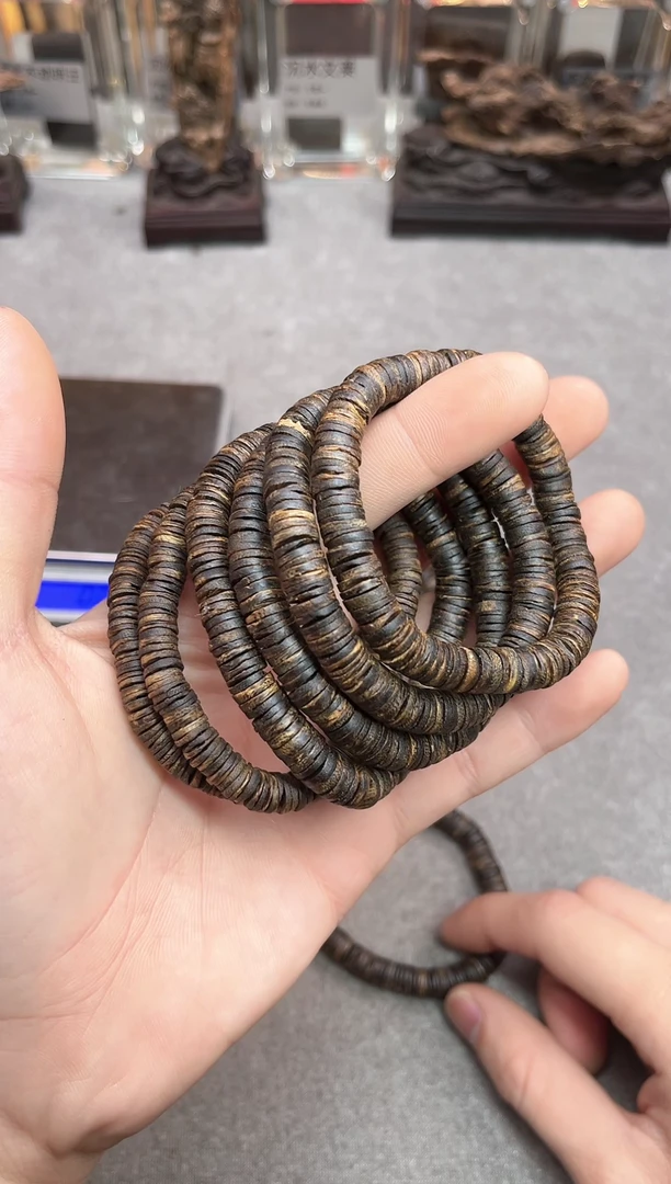 【闪购商品】沉香手串20号沉水红骨凹身多样性发货1条