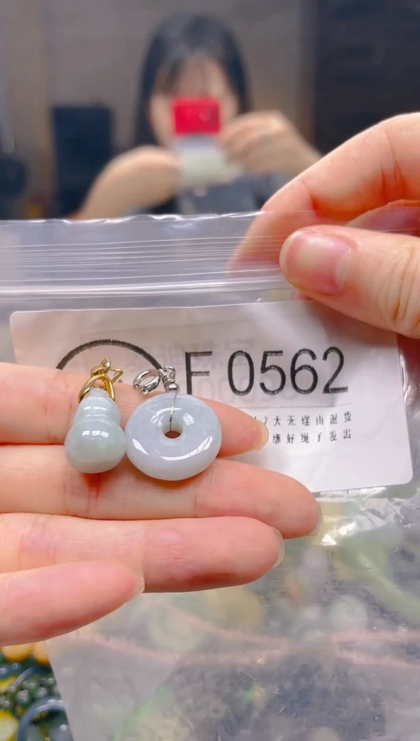 翡翠未镶嵌颈饰/F/翡翠A货一图一物