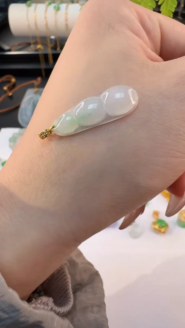 【闪购商品】翡翠颈饰18K金镶嵌缅甸翡翠A货吊坠