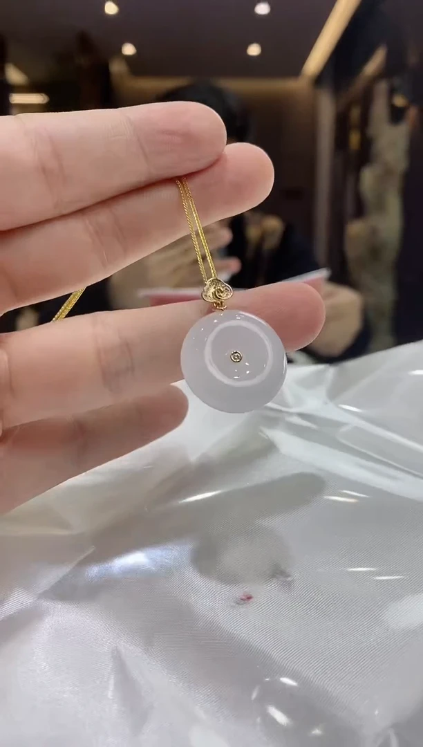 【闪购商品】翡翠吊坠(赠链)18K金镶嵌天然翡翠平安扣加银链