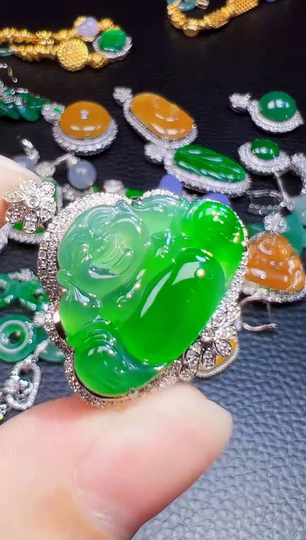 颈饰18K金镶嵌翡翠?***已翡翠