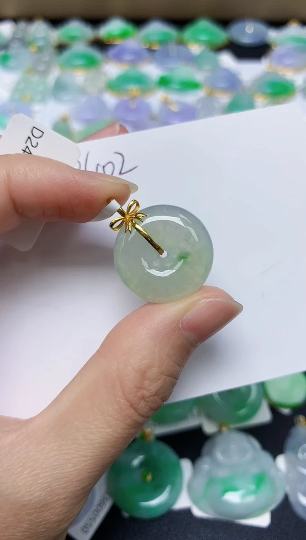 翡翠18K金镶嵌颈饰 天然缅甸翡翠A货