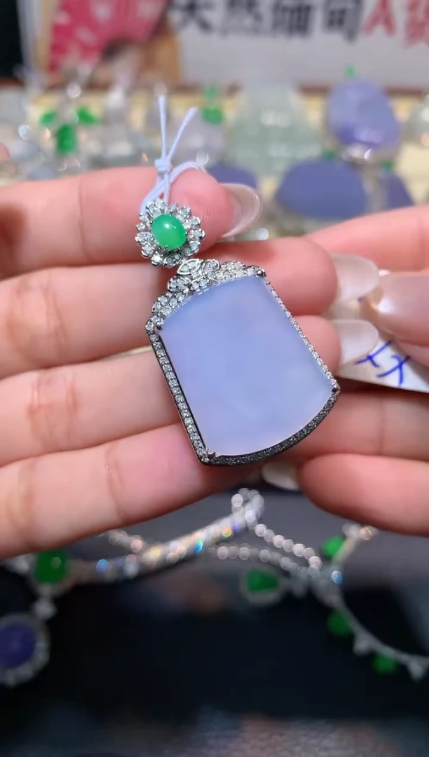 颈饰18K金镶嵌翡翠1