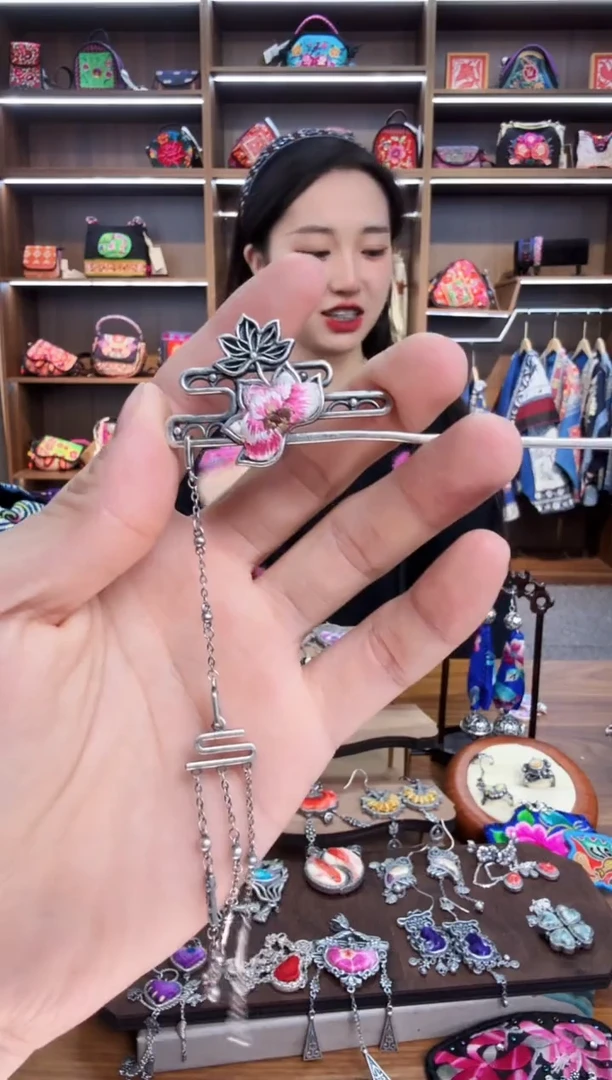 【闪购商品】织绣50蒙阿苏苗绣传承