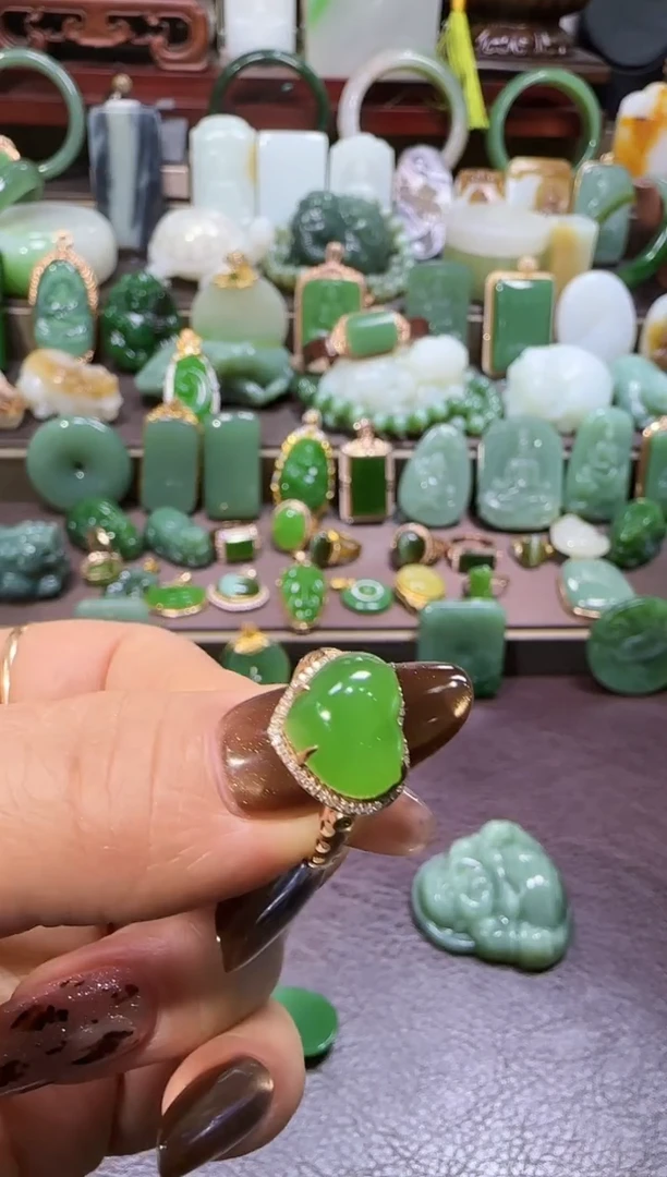 18K金镶嵌和田玉挂件留* 【宏0104】52