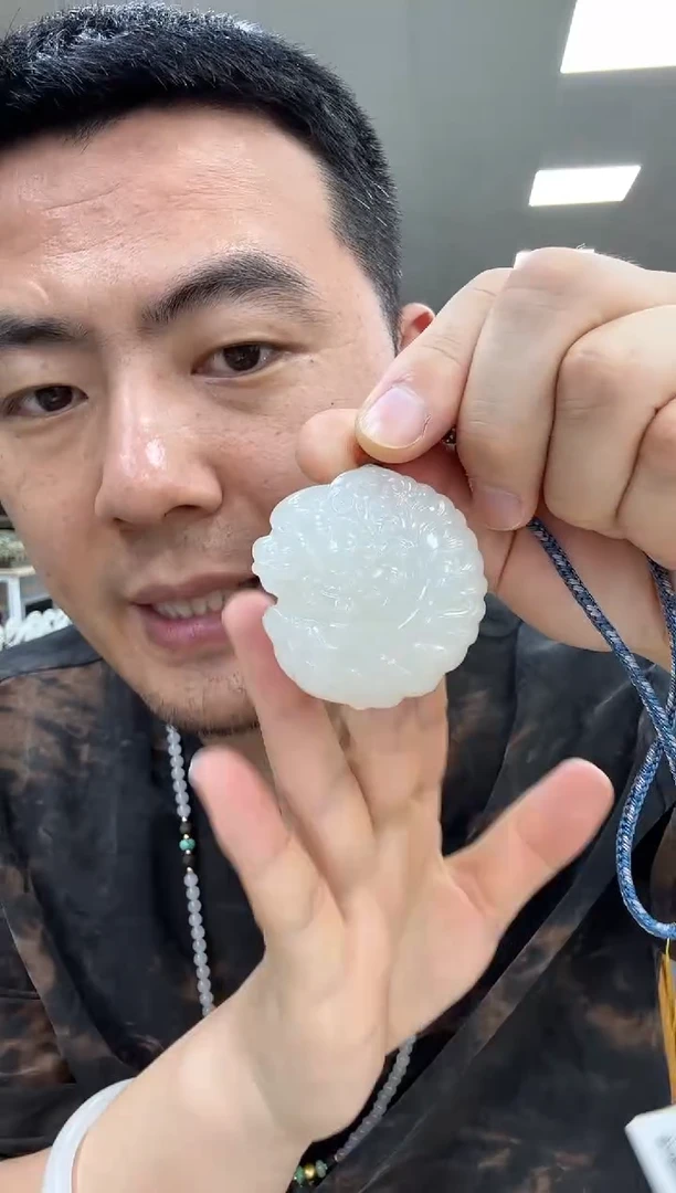 颈饰未镶嵌和田玉龙牌