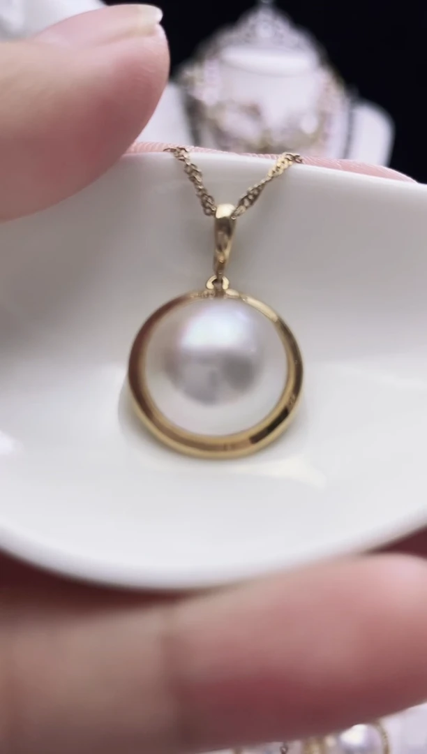 18K金镶嵌颈饰拼合珍珠（马贝珠）海水马贝吊坠