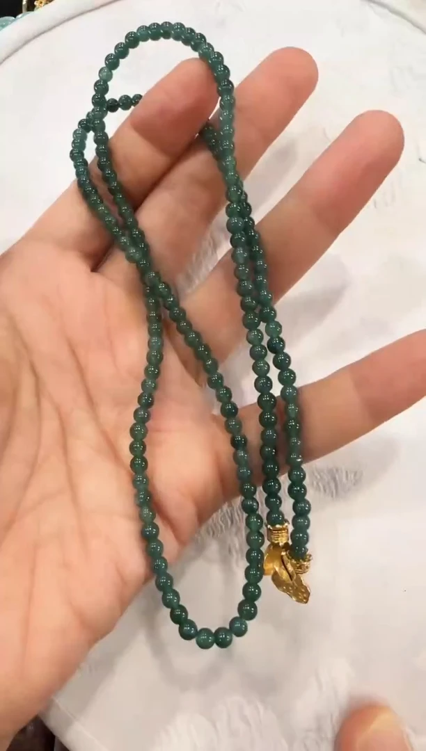 翡翠未镶嵌颈饰国风